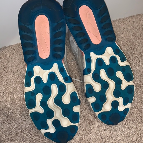 Women’s Nike Air 270 React - Picture 6 of 7